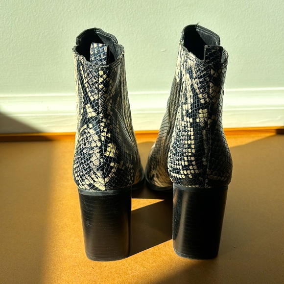 Snakeskin Marc Fisher ankle height boots (size 9M) - Picture 2 of 6